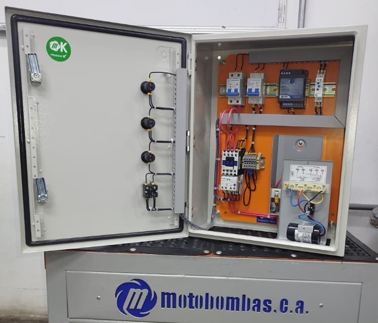 TABLERO POTENCIA Y CONTROL P/MOTOR MOTAQUA MF SERIE MTS MOD. TMDEM4ORSF07F  0,75HP 1PH/230V CON CAJA DE CAPACITORES